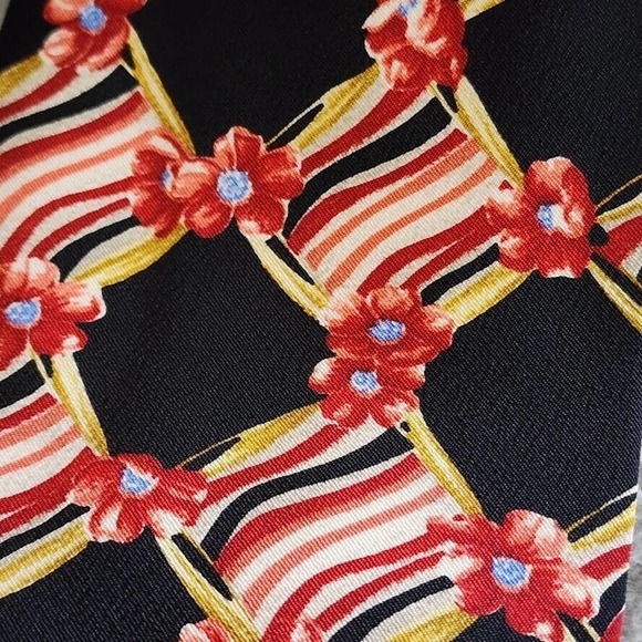 Hugo Boss Necktie Mens 56"L Black Floral Pattern Silk made in Italy Quiet Luxury - Picture 4 of 12